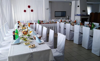 Renia À l'intérieur