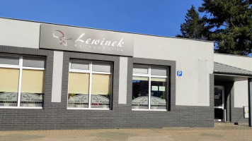 Lewinek outside