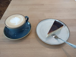 Sztuka Room Cafe Art Studio — Kawiarnia Cafe Specialty