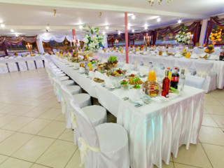 Pod Rozami Zajazd Jolanta Franciszka Szydlowska Marianna Wysocka